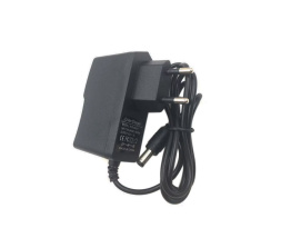 Polnilec 8.4V 1A za 2S 7.4V Li-ion 18650 baterije – avtomatski izklop in LED indikator