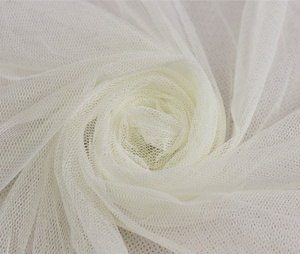 Mreža proti komarjem na meter rumenkasto bela