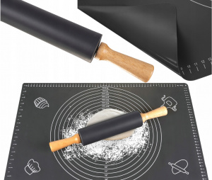 Valjar in silikonska podlaga za testo